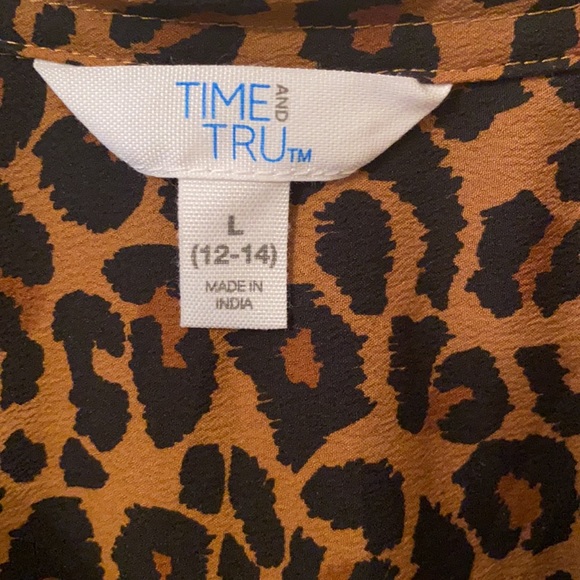 Time and Tru Leopard Button up. - Picture 2 of 3